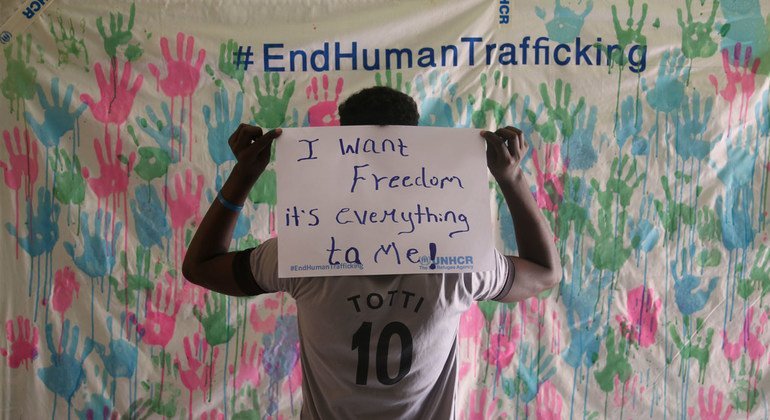 Menino de 17 anos no leste do Sudão, que sobreviveu ao tráfico humano, expressa seu desejo por liberdade. 