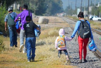 Des migrants avec des enfants au Mexique.