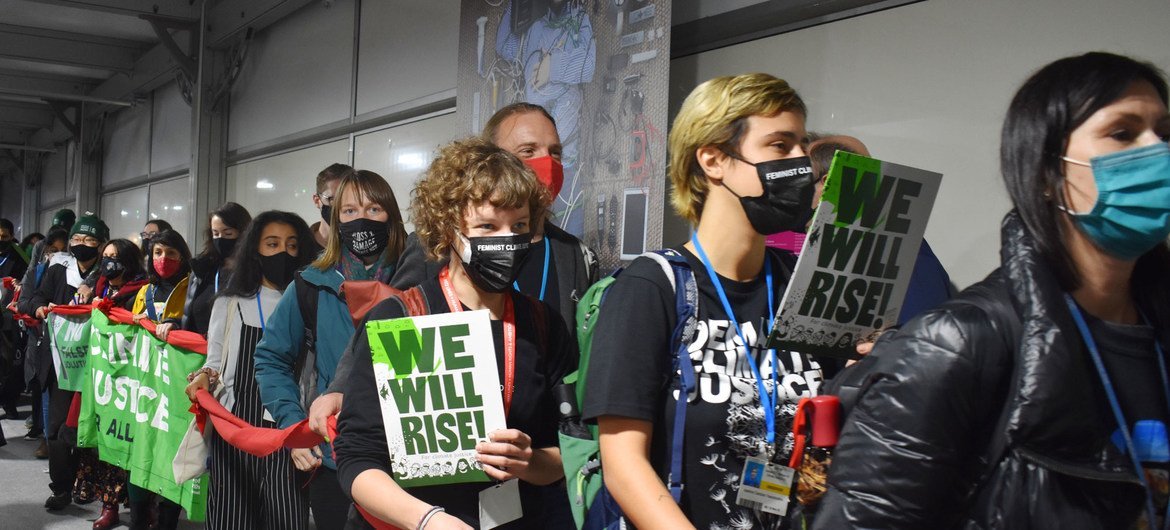 Участники протестов в районе проведения климатической конференции КС- 26 в Глазго, Шотландия. Последний день переговоров 