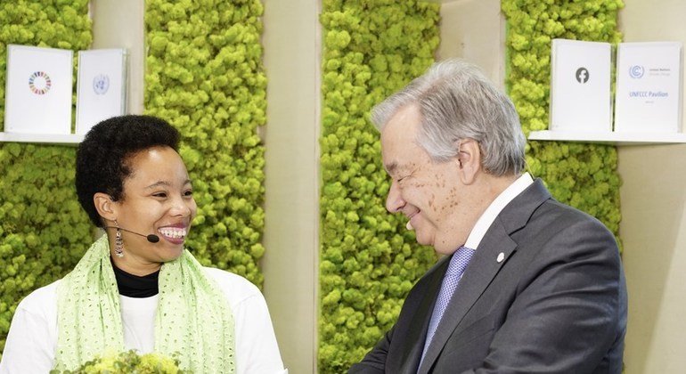 António Guterres talks COP25 climate action with youth activist Marie Christina Kolo from Madagascar at COP25 climate conference. 