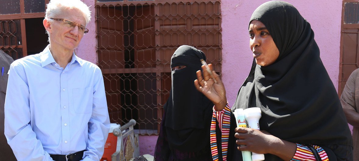 Mark Lowcock, Under-Secretary-General for Humanitarian Affairs and Emergency Relief Coordinator, meets a group of young volunteers who are helping the government and humanitarian organizations tackle the recurrent disease outbreaks in Kassala, Sudan.