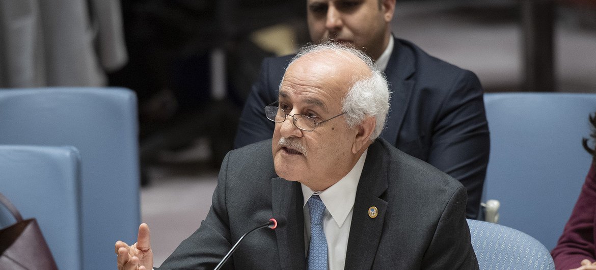 رياض منصور، المراقب الدائم لدولة فلسطين لدى الأمم المتحدة، يخاطب اجتماع مجلس الأمن حول الوضع في الشرق الأوسط، بما في ذلك القضية الفلسطينية.