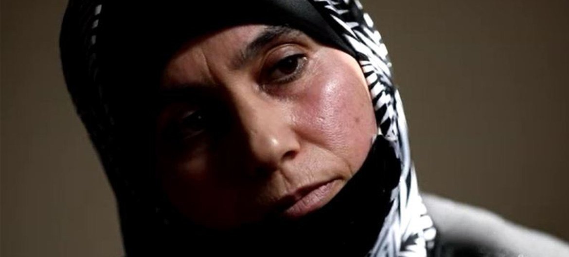 35-летняя Хала, беженка из Сирии, уже десять лет живет в Ливане - столько лет в ее родной стране длится война.