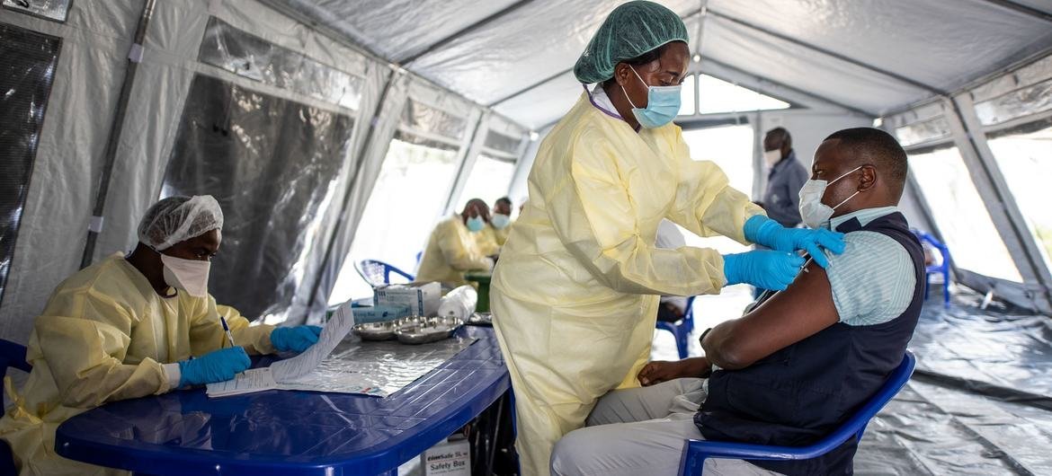 Campanha de vacinação contra a Covid-19 na República Democrática do Congo. 