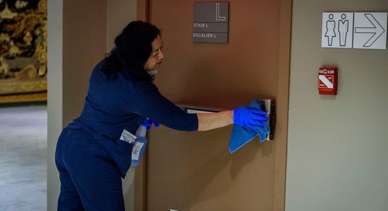 At UN Headquarters in New York, cleaning staff are regularly scrubbing areas which people may come into contact with.