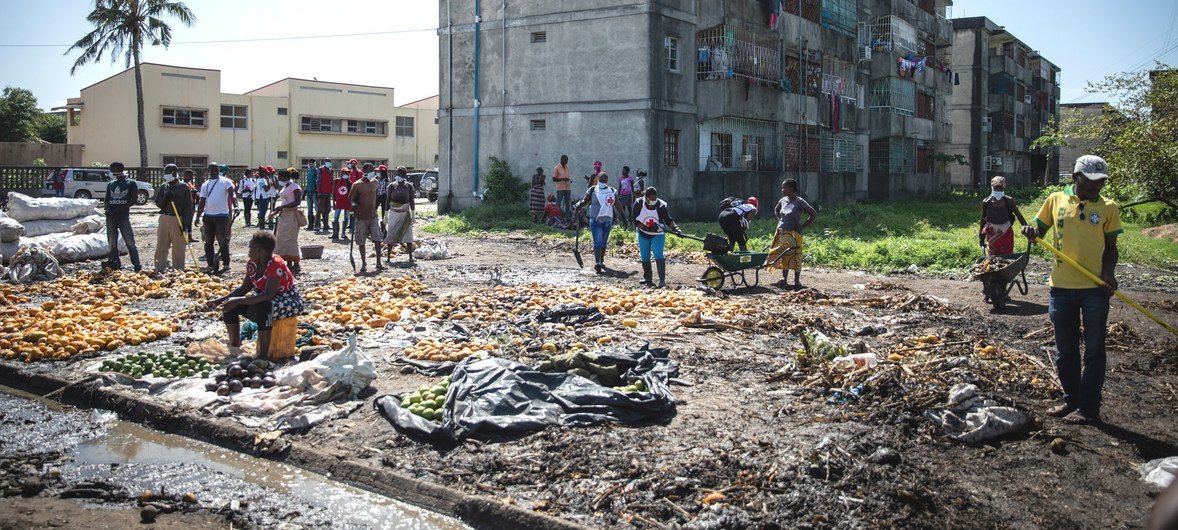 In Mozambique, many Beira communities affected by Cyclone Idai face serious waste management issues, raising the risk of disease. 