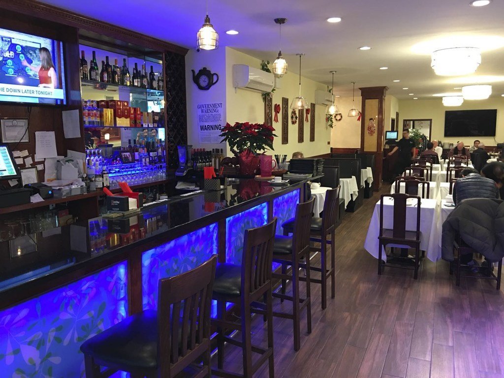 位于曼哈顿中城的草堂餐厅由于2019冠状病毒疫情生意受到严重影响。图为疫情发生后店内空荡荡的酒吧。