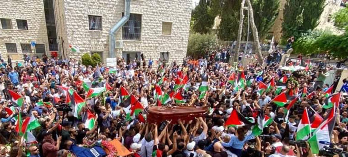 موكب تشييع جنازة شيرين أبو عاقلة في مستشفى القديس يوسف في القدس
