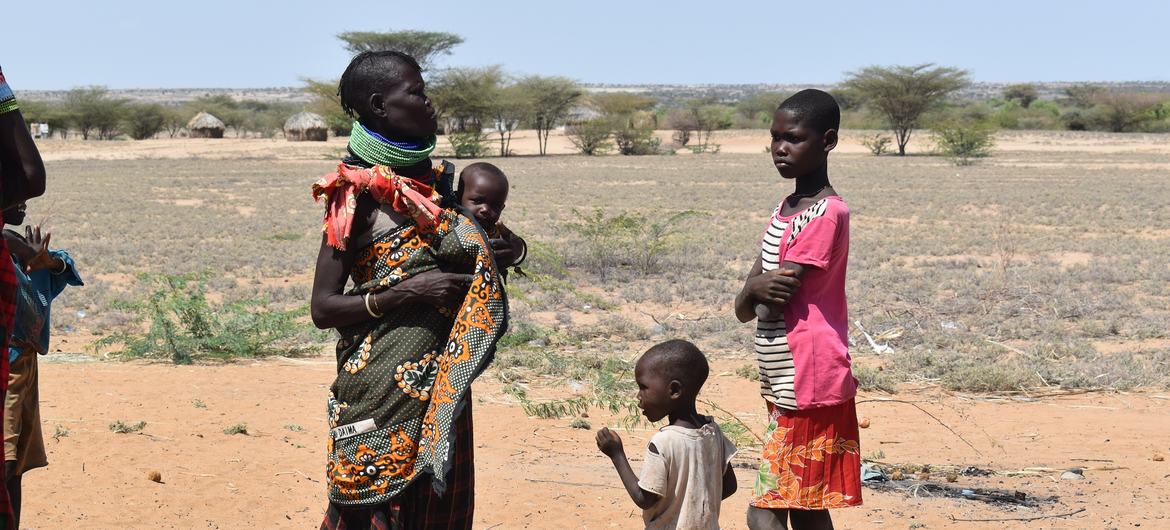 Des résidents du comté de Turkana au Kenya où la sécheresse et l'insécurité alimentaire sont signalées.