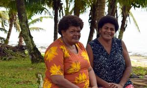 Des femmes du village de Namada, Maria Silovate (à gauche) et Luisa Adi Caginatoba Kinisimere.