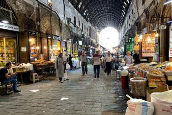 سوق البزورية القديم في مدينة دمشق.