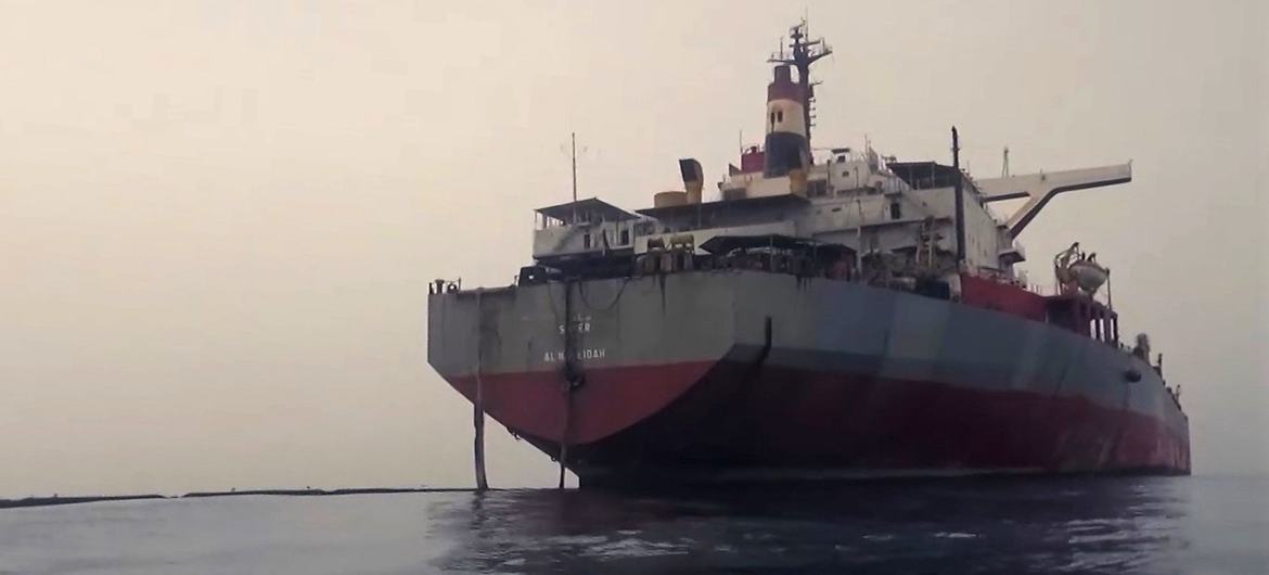 Navio FSO Safer está abandonado na costa do Iêmen e carrega quatro vezes a quantidade de óleo derramado no desastre do Exxon Valdez em 1989