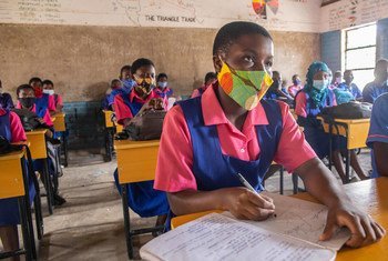 Au Malawi, certains élèves sont retournés à l'école pendant la pandémie de COVID-19.