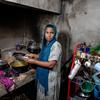 श्रीलंका में लोग खाद्य पदार्थों और ईंधन की बढ़ती क़ीमतों और ज़रूरी चीज़ों की भारी क़िल्लत के बीच, अपनी खाद्य और पोषण आवश्यकताएँ पूरी करने में, संघर्ष कर रहे हैं.