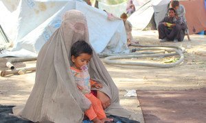 По данным ООН, 400 тысяч человек в Афганистане покинули свои дома, большинство из них – женщины и дети. 