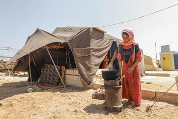 Muitas famílias deslocadas vivem sem acesso a água potável no campo de Al-Nour, na Síria.