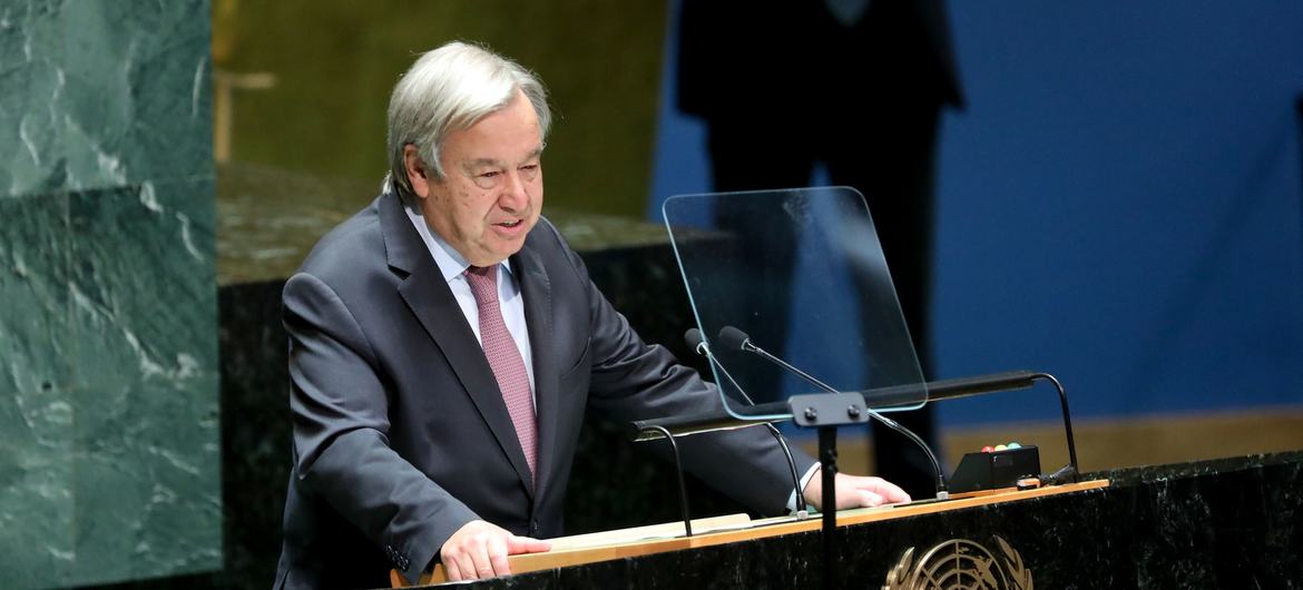 آنتونیو گوترش، دبیرکل سازمان ملل در اولین نشست عمومی هفتاد و هفتمین نشست مجمع عمومی سازمان ملل سخنرانی می کند.