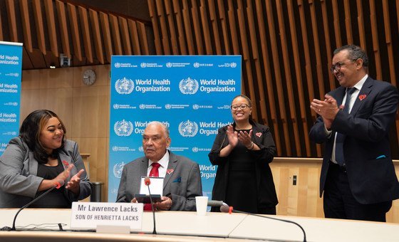 Dr. Tedros Adhanom Ghebreyesus welcomes the family of Henrietta Lacks for a special dialogue at WHO headquarters in Geneva.