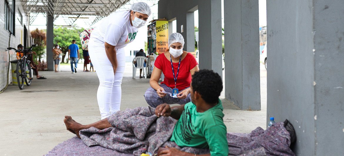La población vulnerable que viven en las calles de Brasil está siendo vacunada contra el COVID-19.