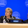 挪威首相埃尔娜·索尔贝格（Erna Solberg）出席反对暴力极端主义领导人峰会