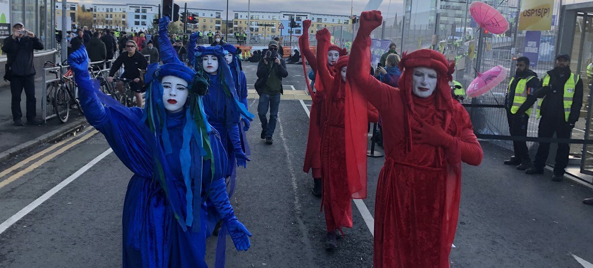 Protesters outside the COP26 conference site 