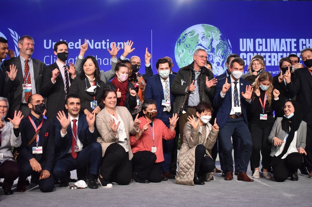 المفاوضون في صورة جماعية بمناسبة اختتام قمة الأمم المتحدة للمناخ COP26 ، التي افتتحت في غلاسكو ، اسكتلندا ، في 31 أكتوبر. سعى المؤتمر إلى الوصول إلى التزامات عالمية جديدة للتصدي لتغير المناخ.
