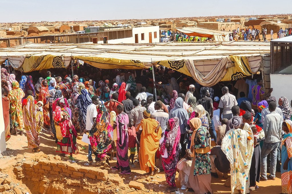  Nivasha est l'un des nombreux camps de réfugiés à la périphérie de la capitale soudanaise Khartoum. Il abrite temporairement 25 000 réfugiés, principalement du Soudan du Sud.