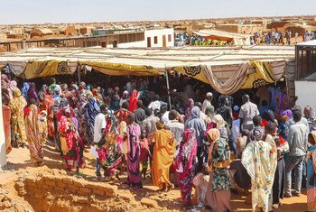  Nivasha est l'un des nombreux camps de réfugiés à la périphérie de la capitale soudanaise Khartoum. Il abrite temporairement 25 000 réfugiés, principalement du Soudan du Sud.