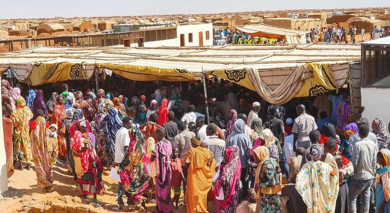 يعتبر معسكر نيفاشا واحدا من عدة مستوطنات للاجئين على مشارف العاصمة السودانية الخرطوم، حيث يقيم فيه بشكل طارئ حوالي  25 ألف لاجئ، معظمهم من جنوب السودان.