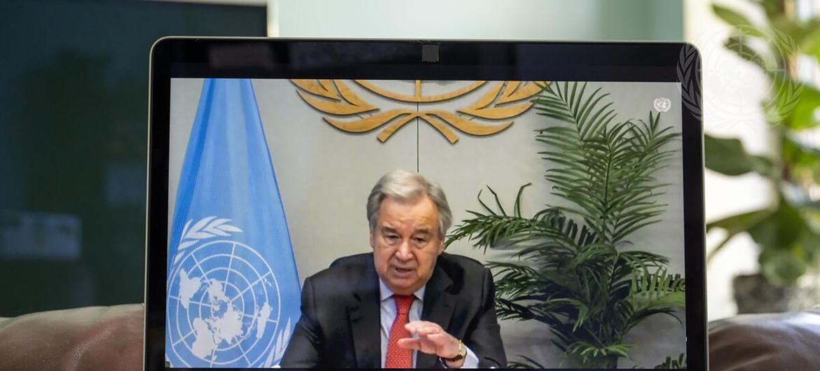 الأمين العام للأمم المتحدة، أنطونيو غوتيريش، خلال حفل افتراضي لتسليم رئاسة مجموعة الـ 77 والصين إلى باكستان.