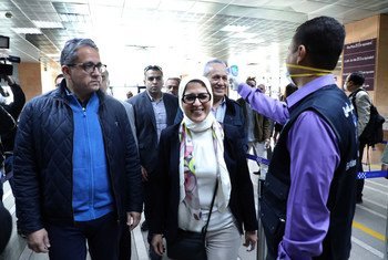 الإجراءات الطبية الوقائية للمسافرين في مطار الأقصر بمصر
