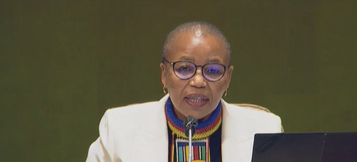 A sul-africana Mathu Joyini preside a 66ª sessão da Comissão sobre a Condição da Mulher.