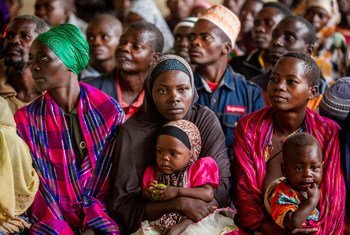重返家园的布隆迪难民聚集在该国北部的希吉罗村。