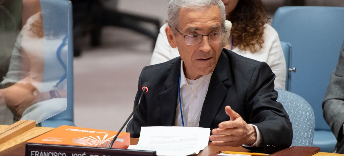 Francisco José de Roux Rengifo, President of the Truth Commission, briefs the Security Council meeting on the United Nations Verification Mission in Colombia.