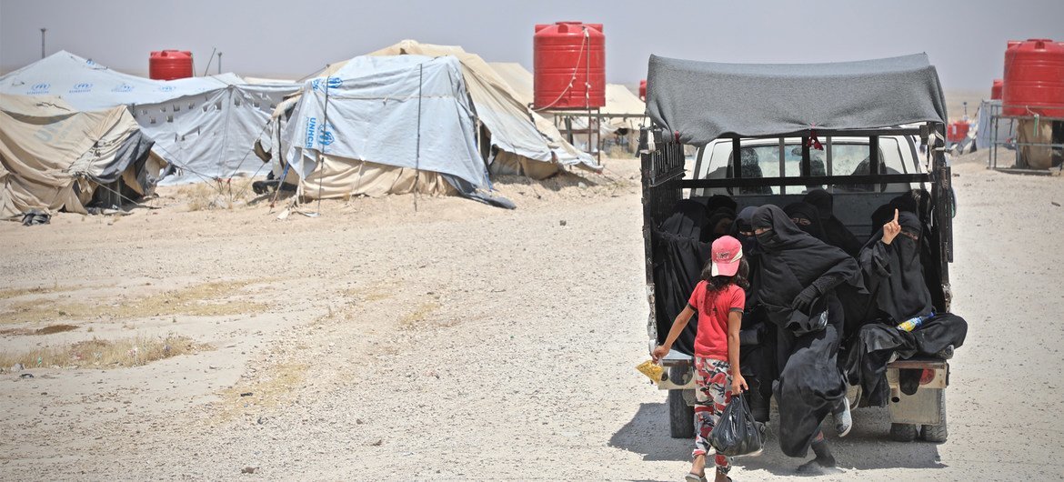 Le camp d'Al Hol abrite plus de 70 000 personnes, dont plus de 90 % sont des femmes et des enfants.  Les Irakiens et les Syriens constituent plus de 80 % de la population.  (16 juin 2019)