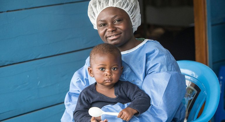 Un garçon, dont la mère aurait contracté Ebola, est pris en charge dans un centre à Butembo, dans l'est de la RDC (août 2019).