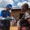世卫组织的一名流行病学家正在刚果民主共和国协助抗击埃博拉疫情。