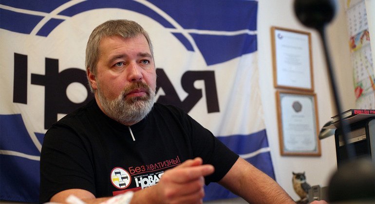 Дмитрий Муратов, главный редактор «Новой газеты» и лауреат Нобелевской премии мира за 2021 год, в своем рабочем кабинете.