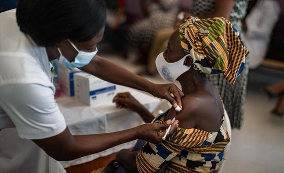 کشورهای آفریقایی از طریق بنیاد COVAX به واکسن ها دسترسی پیدا کرده اند.