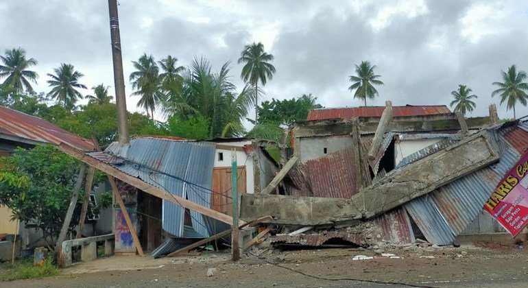 Gabinete do governador, dois hotéis, um shopping, um centro de saúde comunitário e mais de 300 casas sofreram danos