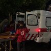2021年1月15日，印度尼西亚西苏拉威西省发生地震，一名受害者被转移到救护车上。
