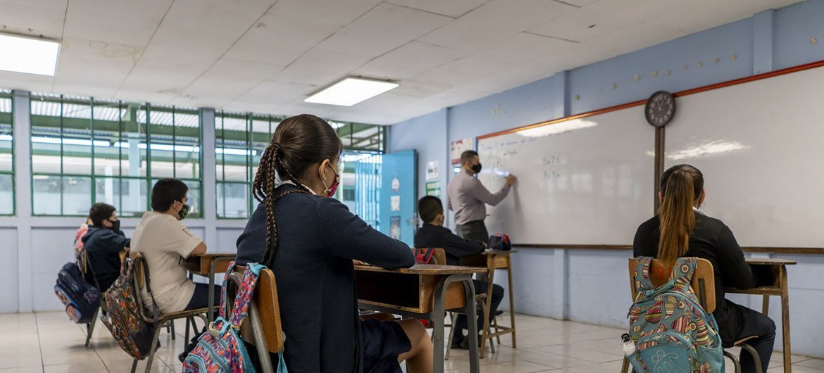 Realista Oblea Beca Las escuelas de América Latina deben reanudar un 100% sus clases  presenciales de inmediato | Noticias ONU