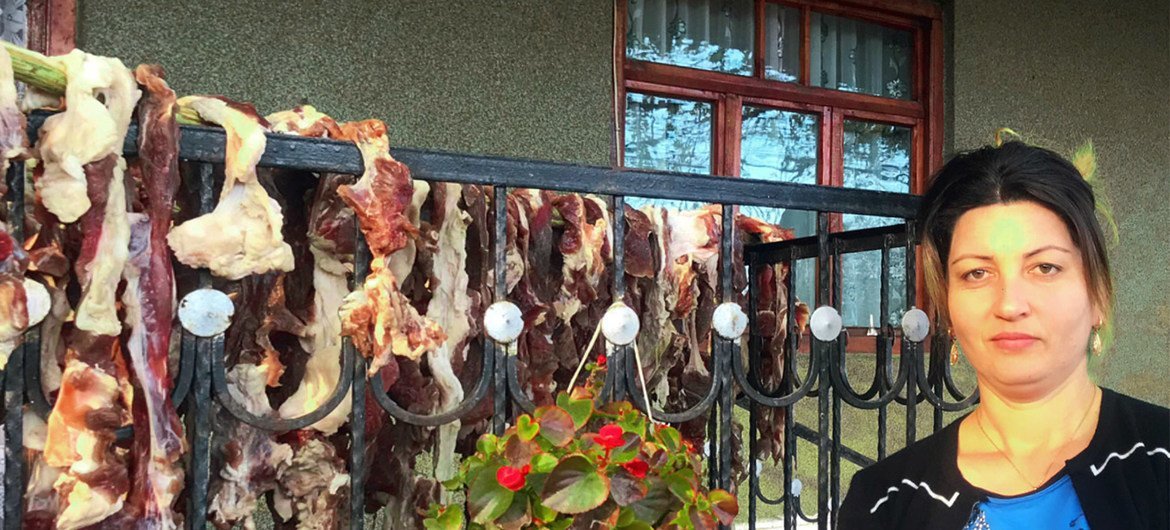 Cушеное мясо, или гахадж, используют в традиционной кухне северо-западных регионов Азербайджана. 