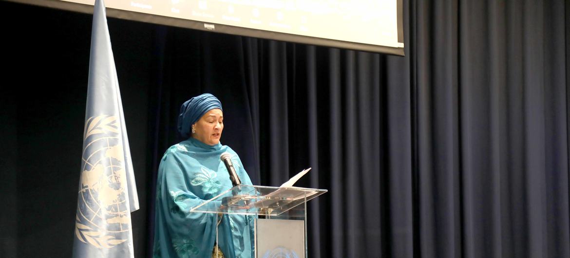 أمينة محمد، نائبة الأمين العام للأمم المتحدة تلقي كلمتها خلال افتتاح المنتدى العربي للتنمية المتسدامة. 
