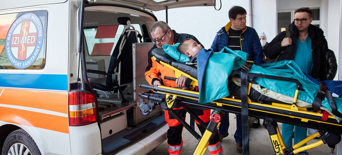 L'hôpital pour enfants de Lviv accueille des enfants malades, notamment des enfants atteints de cancer, qui ont fui d'autres régions du pays, en quête de sécurité et de traitement.