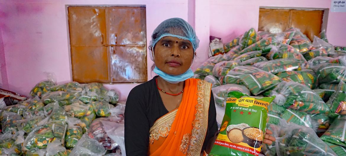 वन्दना देवी का कहना है कि वो अब परिवार की आय अर्जित करने वाली सदस्य बन गई हैं, और समुदाय भी अब पोषण के महत्व के बारे में अधिक जागरूक है.