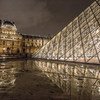 法国巴黎的卢浮宫博物馆是一座历史古迹，是世界各地艺术品的故乡，其中包括达芬奇最著名的杰作《蒙娜丽莎》。