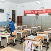 4月24日，志愿者正在北京的一所高中进行消杀工作。北京的高三学生于4月27日复课。