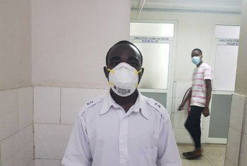 Adrian Uhesi, Muuguzi Mkunga katika hospitali ya kumbukumbu ya Kairuki jijini Dar es salaam, nchini Tanzania.