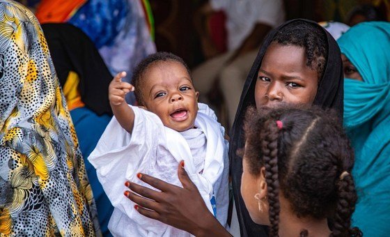 Nchini Mauritania, UNICEF imesaidia serikali kwenye kampeni ya nyumba kwa nyumba kukabili utapiamlo na kupatia watoto matone ya Vitamin A.